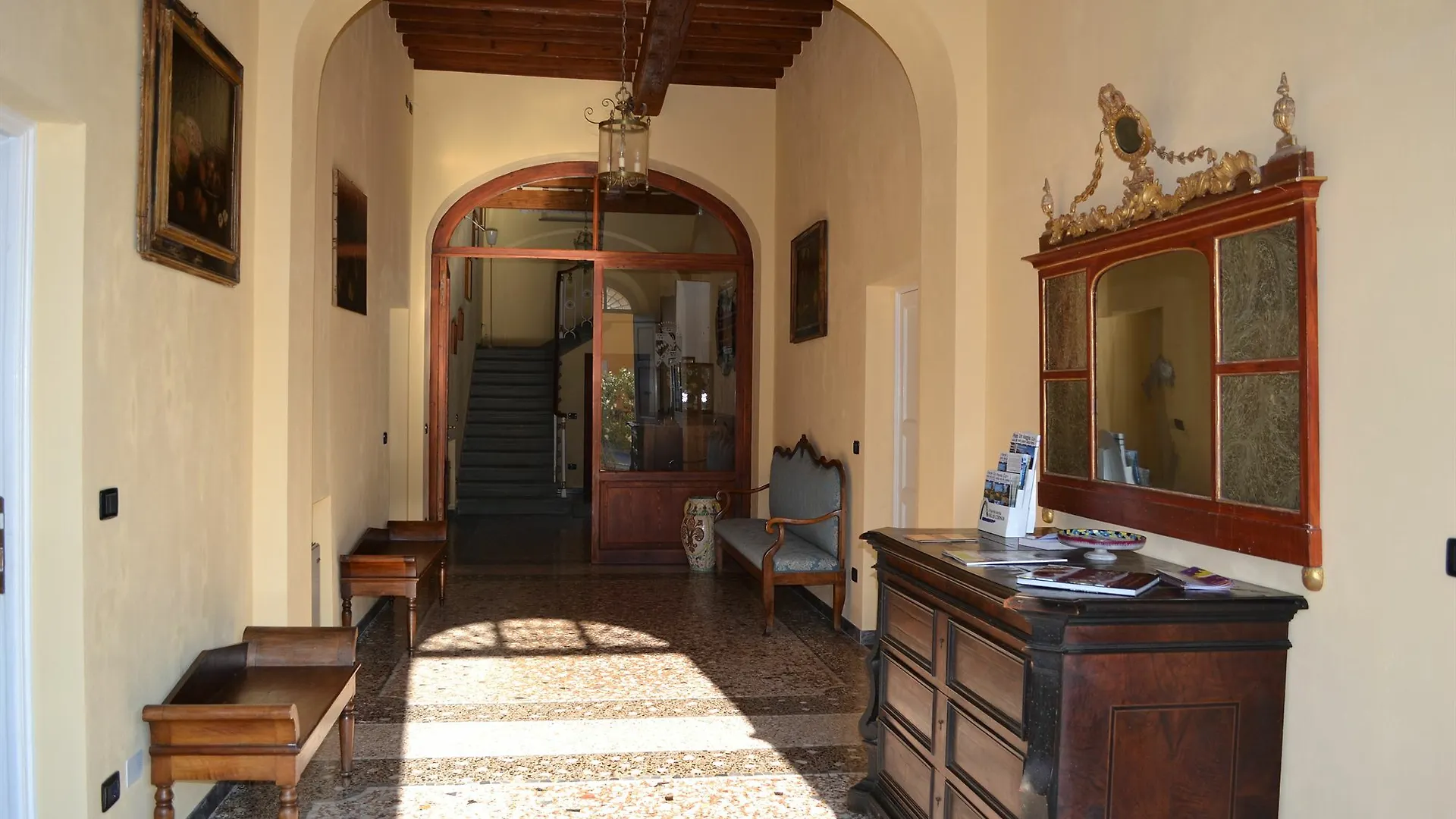 ואדה Villa Graziani 0*,